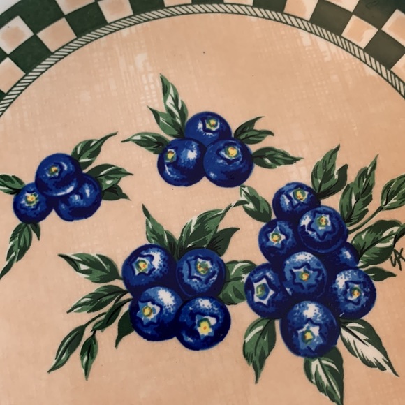 🌺 4/$20 🌺 Pie plate- blueberry design with recipe on back - Picture 2 of 5